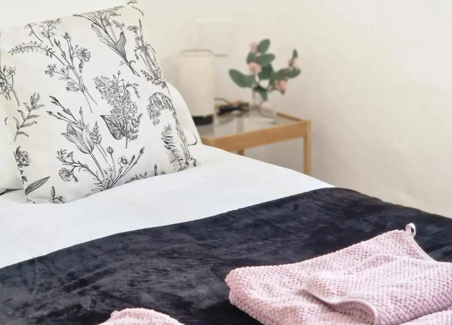 Bright Apartment In Seville With Private Garden 0*,