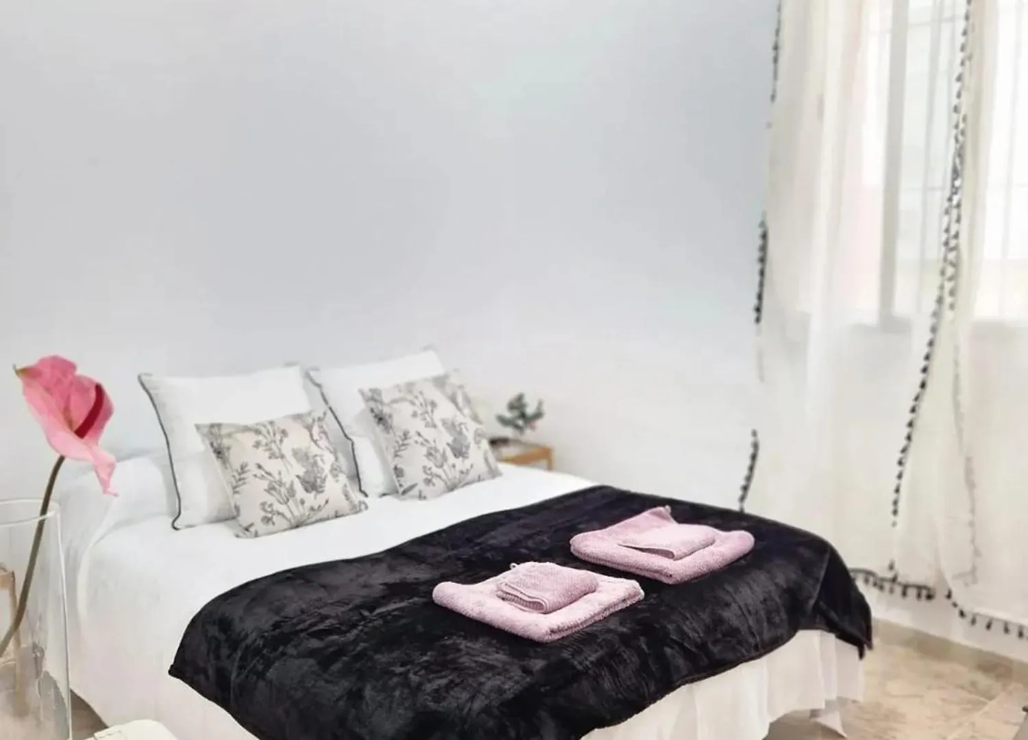 Bright Apartment In Seville With Private Garden