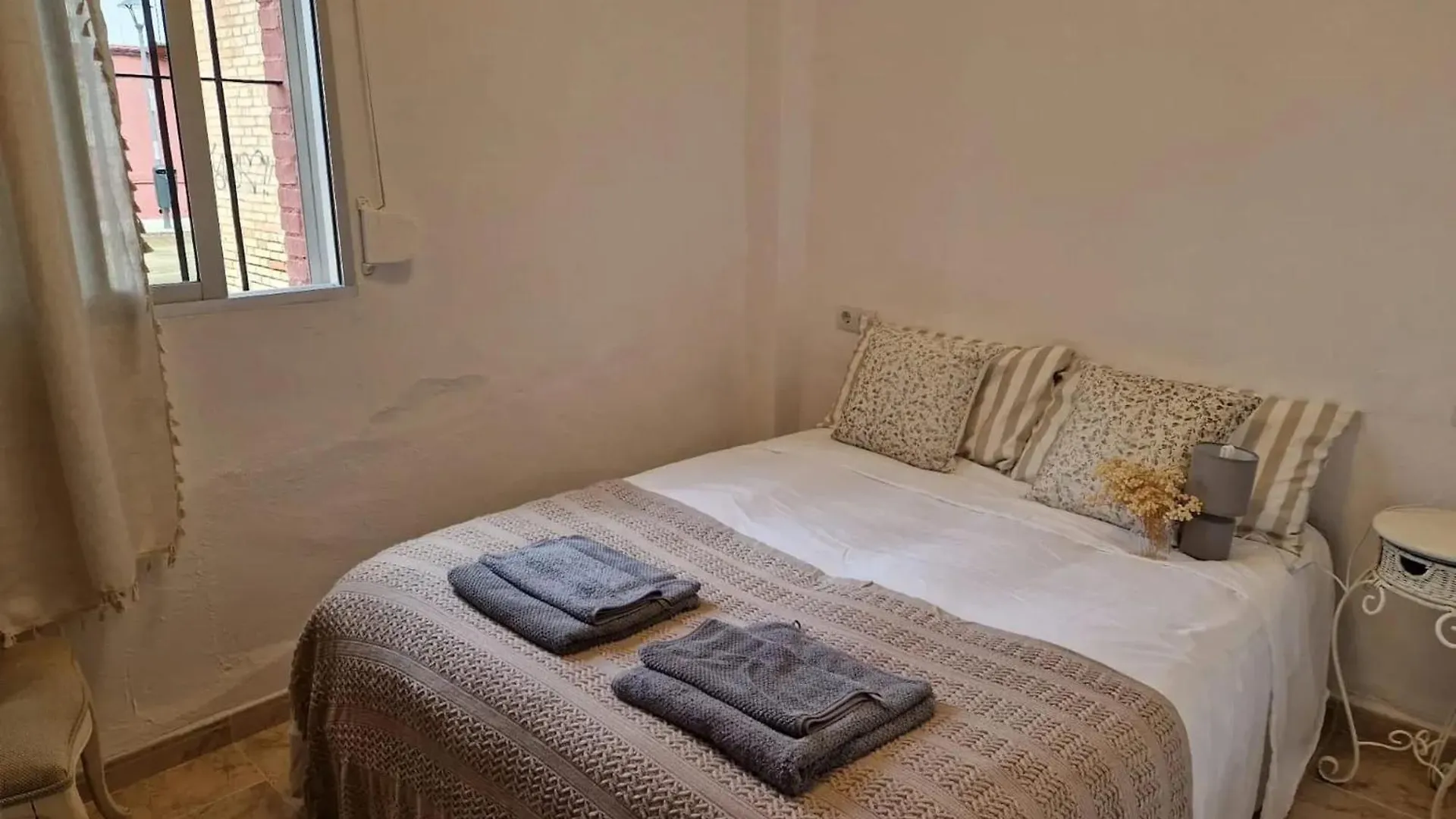 Bright Apartment In Seville With Private Garden