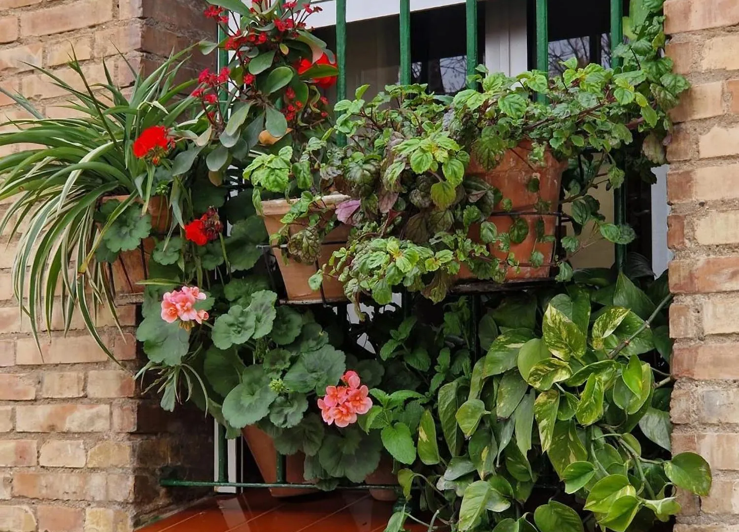 Bright Apartment In Seville With Private Garden